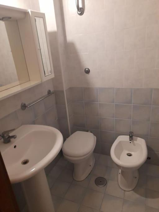 Casa Vacanza Villa Rita Mondragone Bagian luar foto