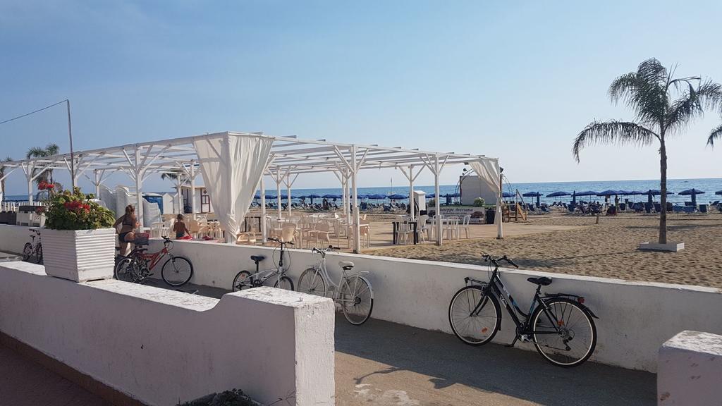 Casa Vacanza Villa Rita Mondragone Bagian luar foto